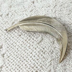 Vintage Gold Tone Leaf Brooch Pin Long Curved Fall Autumn